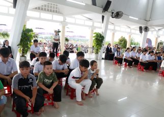 324A2748